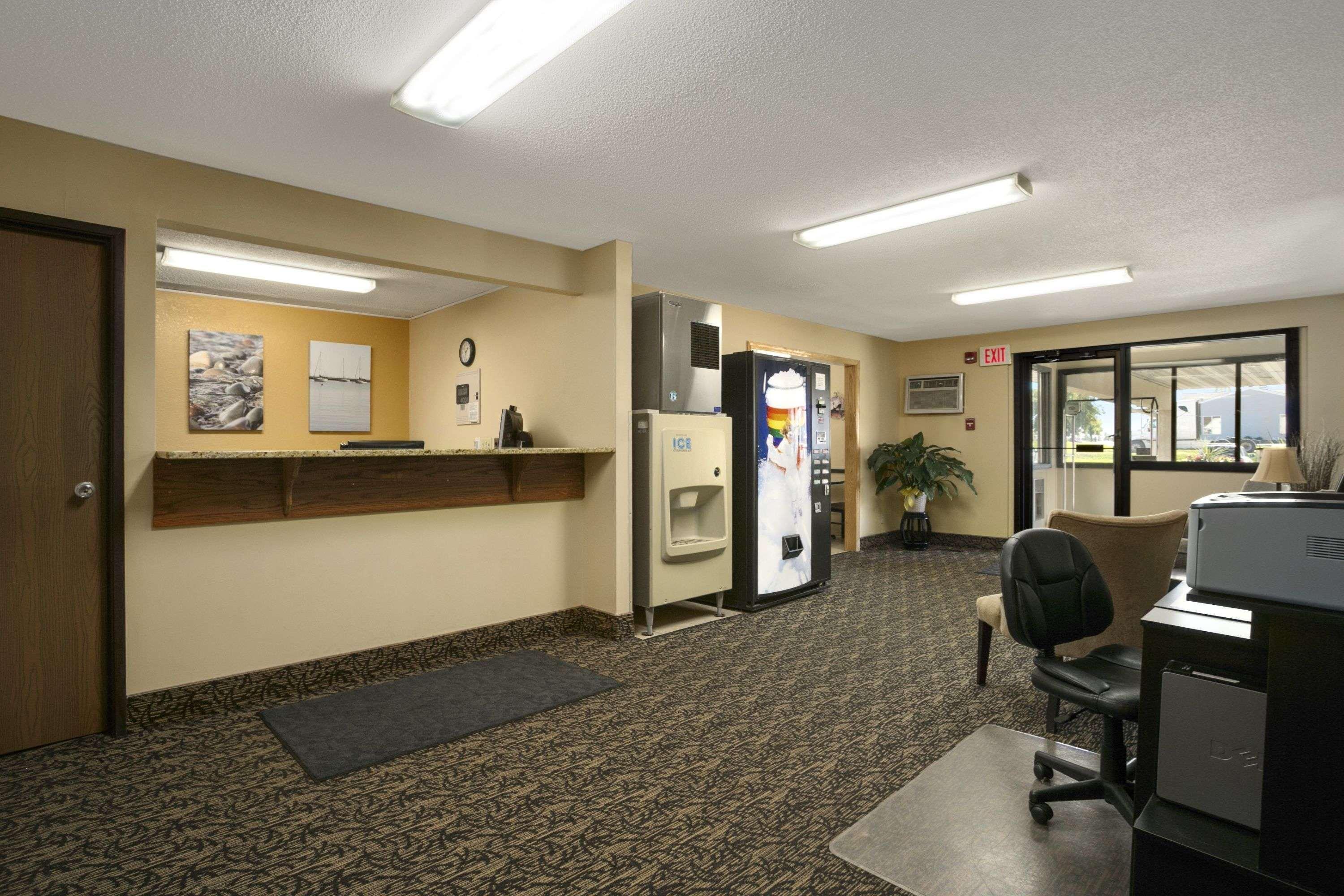Super 8 By Wyndham Alexandria Mn Motel Buitenkant foto