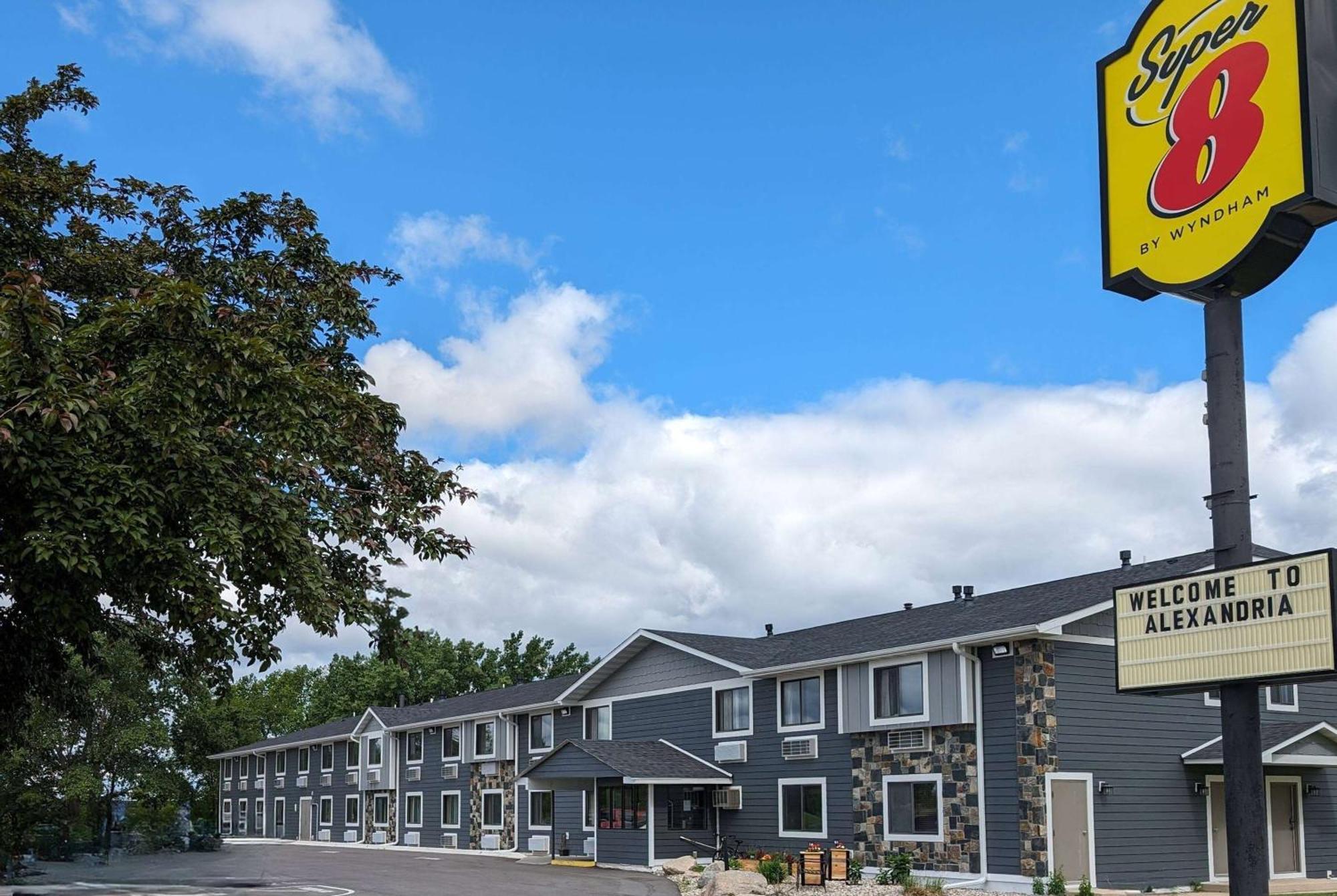 Super 8 By Wyndham Alexandria Mn Motel Buitenkant foto